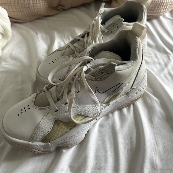 Nike Jordan “Zoom Air” Sneakers. Size 9.5 Men’s, Size 11 Women’s. - Picture 4 of 4